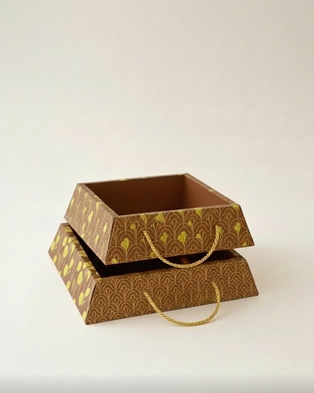 Custom Pyramid Gift Box with Handle – Luxury Folding Packaging (MOQ 500 pcs)