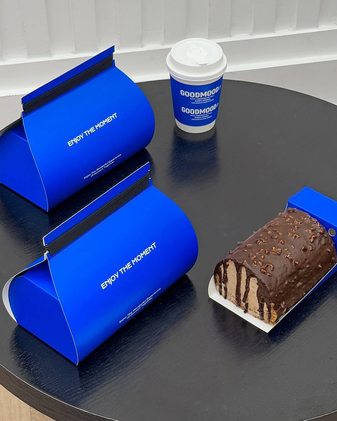 Custom Dessert Packaging Set – Curved Cake Box & Matching Paper Bag (MOQ 500 pcs)