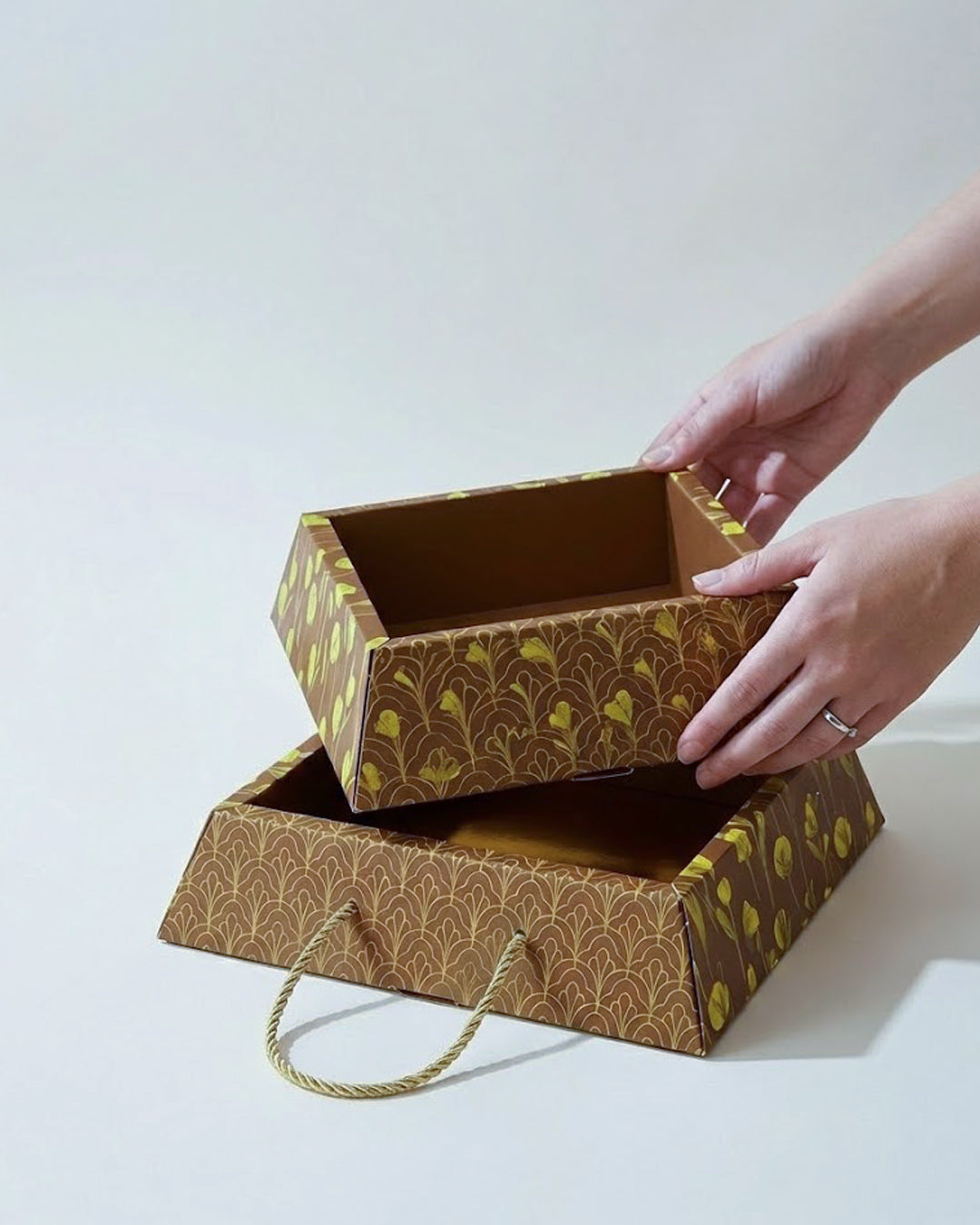 Custom Pyramid Gift Box with Handle – Luxury Folding Packaging (MOQ 500 pcs)